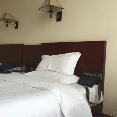 Gushen Hotel Mile Branch Honghe 外观 照片